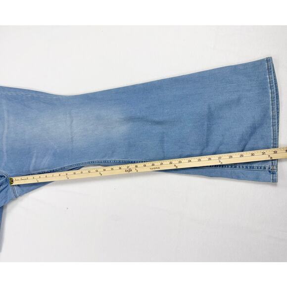Old Navy Plus Women's Extra High Rise Flare Leg Jean Size 26-30 3X 4X Lgt Blue - Picture 12 of 13